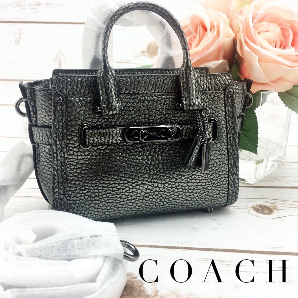 NWT Coach Pebbled Leather Swagger 15